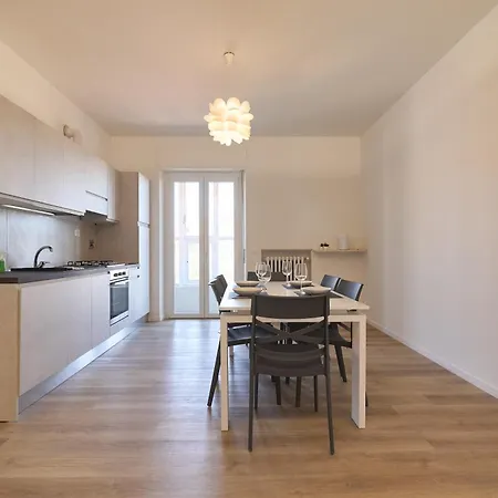 Am 5 - Penthouse With View And Parking